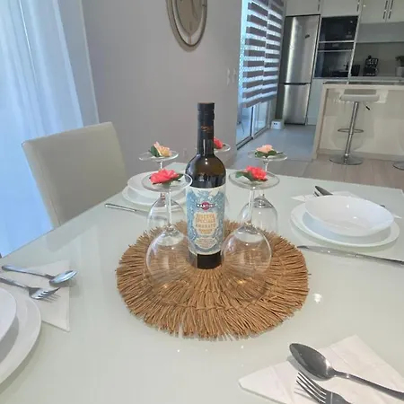 Sea La Vie Apartment *
